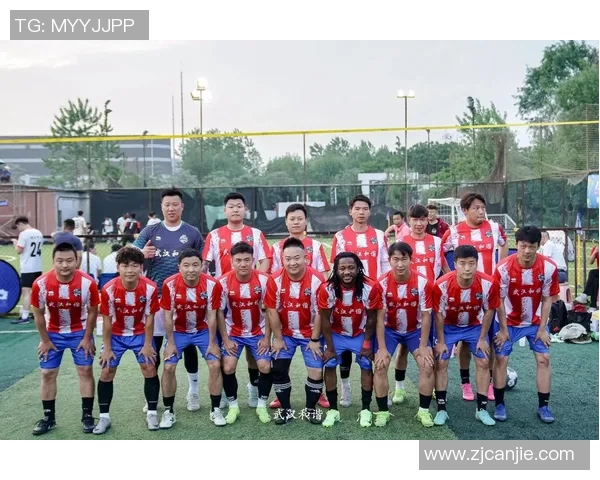 武汉足球队的团队协作揭秘：如何在赛场上实现完美配合与默契合作